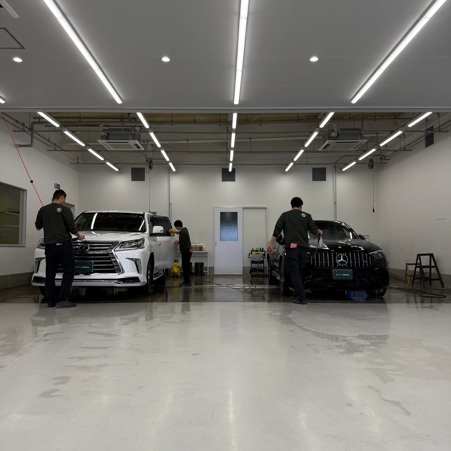 洗車・コーティング専門店　BUZZ